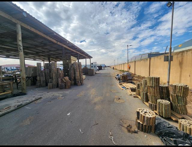 4,000M² INDUSTRIAL YARD TO LET IN ROODEKOP